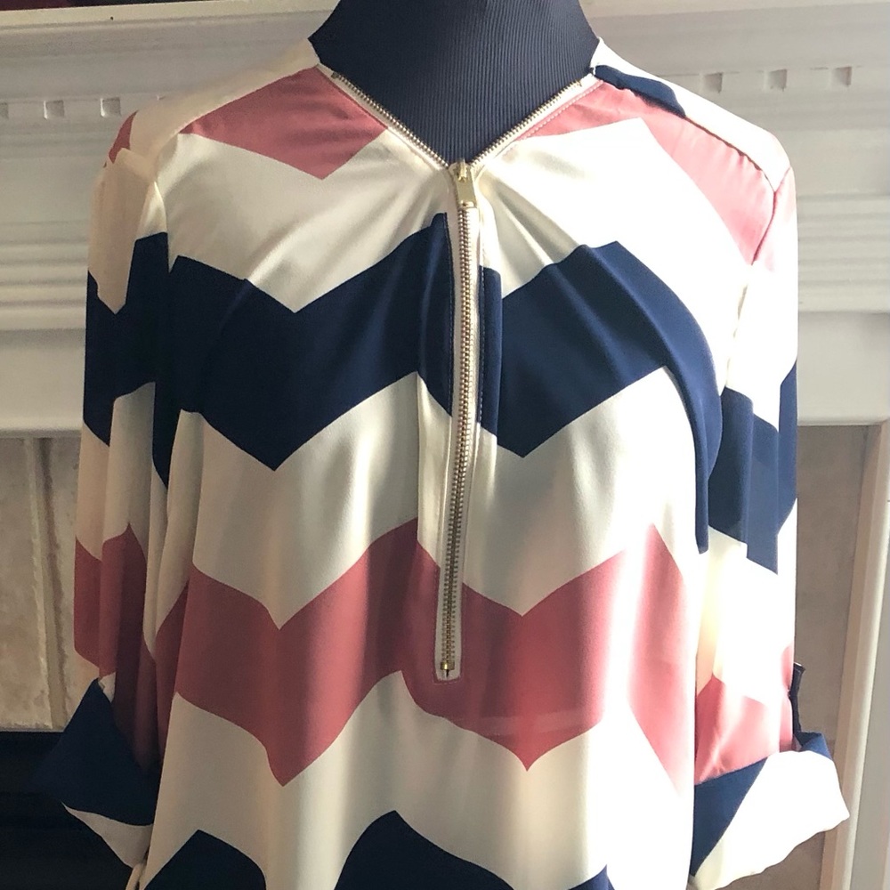 Rue 21 Blouse Women's V-Neck 1/4 Zip Polyester Chevron design Roll-Tab Sleeve= L